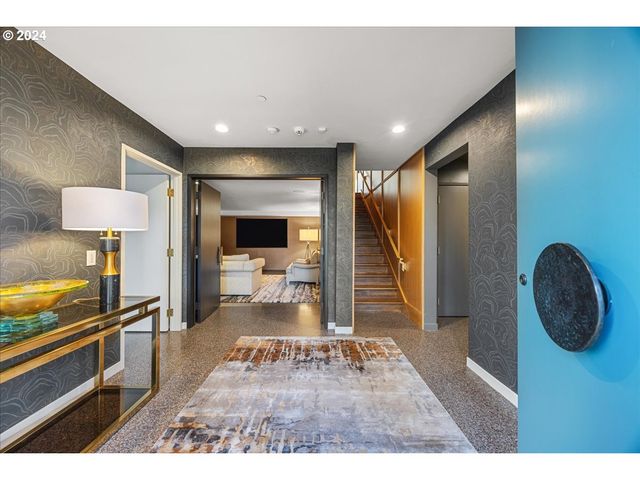 1933 HIGHLANDS Loop, Lake Oswego, OR 97034