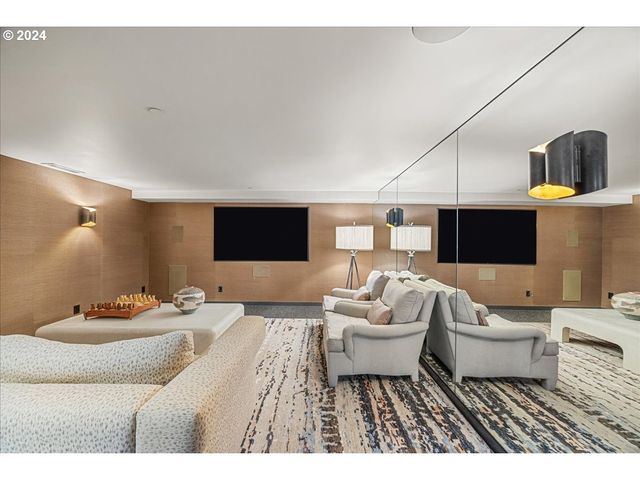 1933 HIGHLANDS Loop, Lake Oswego, OR 97034