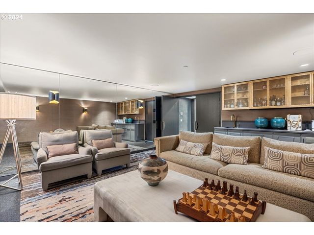 1933 HIGHLANDS Loop, Lake Oswego, OR 97034