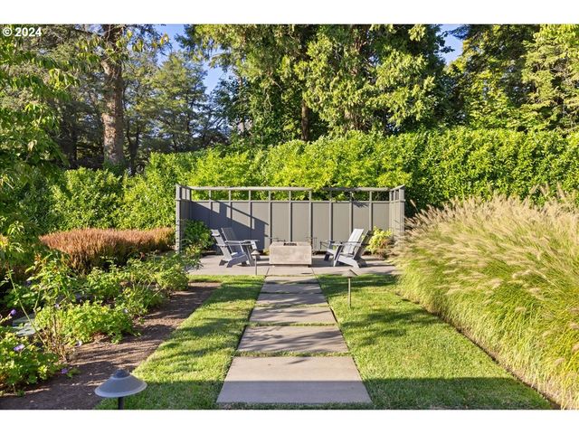 1933 HIGHLANDS Loop, Lake Oswego, OR 97034