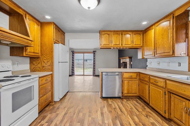 1241 BRIARWOOD DRIVE, Menasha, WI 54952