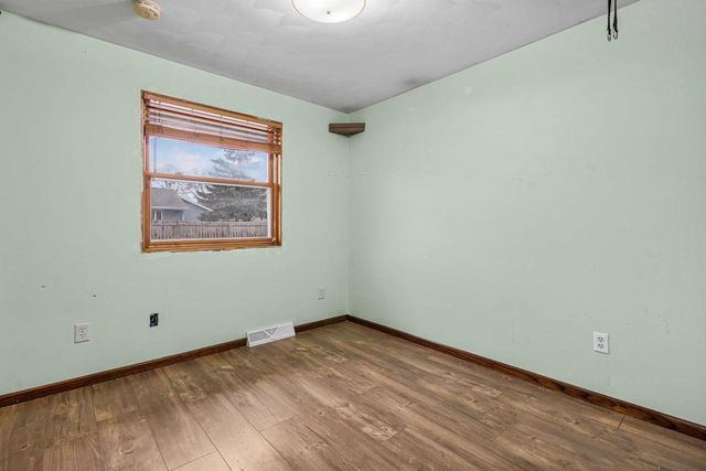 1241 BRIARWOOD DRIVE, Menasha, WI 54952