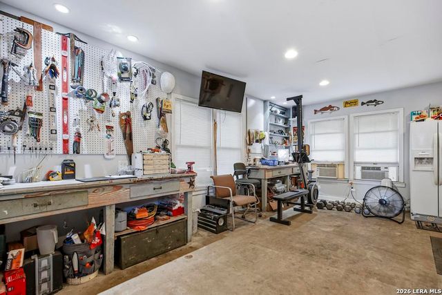 231 Oakleaf Dr, San Antonio, TX 78209