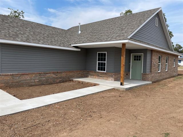 202 W Rosa Street, Shawnee, OK 74804