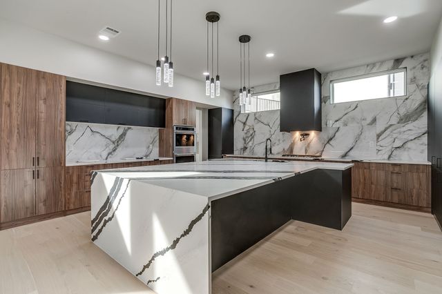 6301 Tiffany Oaks Lane, Arlington, TX 76016