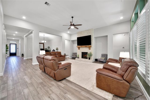 613 Blue Mockingbird Court, Magnolia, TX 77354