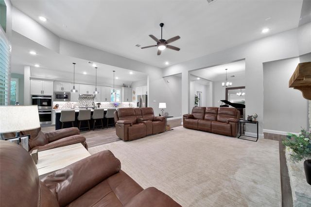 613 Blue Mockingbird Court, Magnolia, TX 77354