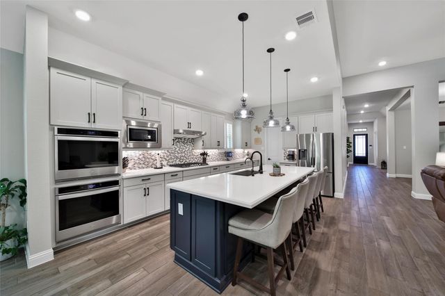 613 Blue Mockingbird Court, Magnolia, TX 77354
