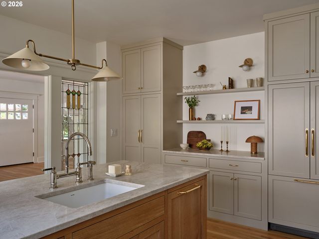 4006 Ne FLANDERS St, Portland, OR 97232