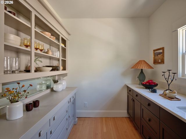 4006 Ne FLANDERS St, Portland, OR 97232
