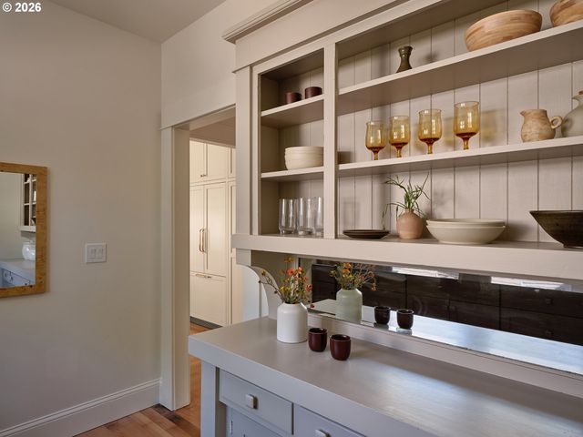 4006 Ne FLANDERS St, Portland, OR 97232