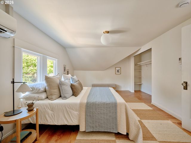 4006 Ne FLANDERS St, Portland, OR 97232
