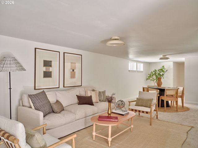 4006 Ne FLANDERS St, Portland, OR 97232