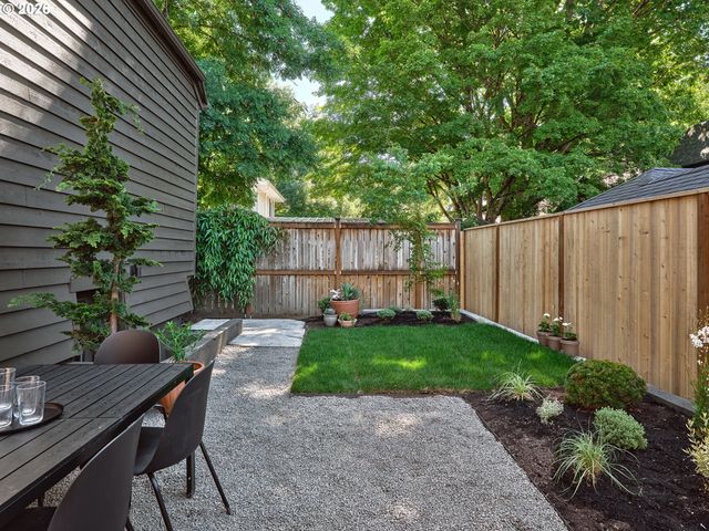 4006 Ne FLANDERS St, Portland, OR 97232