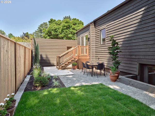 4006 Ne FLANDERS St, Portland, OR 97232