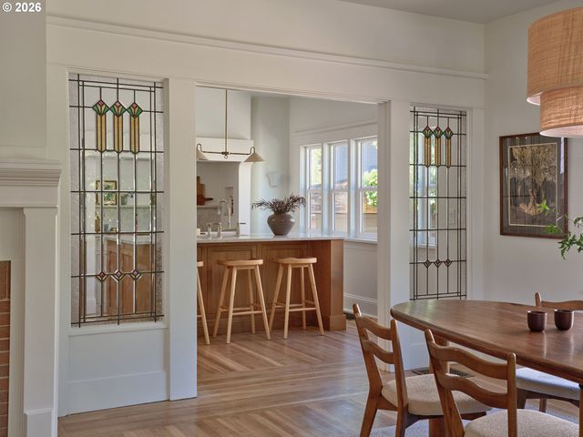 4006 Ne FLANDERS St, Portland, OR 97232
