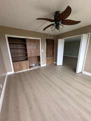 3850 Oaks Clubhouse Drive 403, Pompano Beach, FL 33069