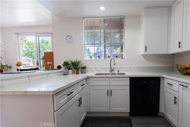 251 Gallery, Tustin, CA 92782
