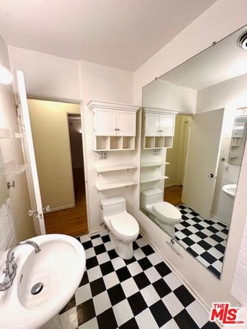 9012 Phyllis Avenue, West Hollywood, CA 90069