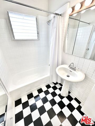 9012 Phyllis Avenue, West Hollywood, CA 90069