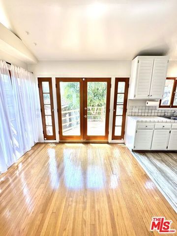 9012 Phyllis Avenue, West Hollywood, CA 90069