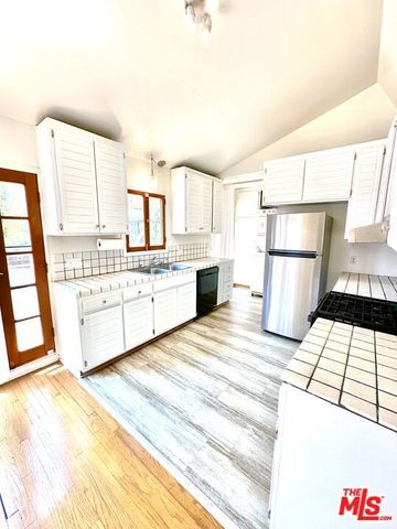 9012 Phyllis Avenue, West Hollywood, CA 90069