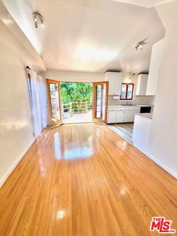 9012 Phyllis Avenue, West Hollywood, CA 90069