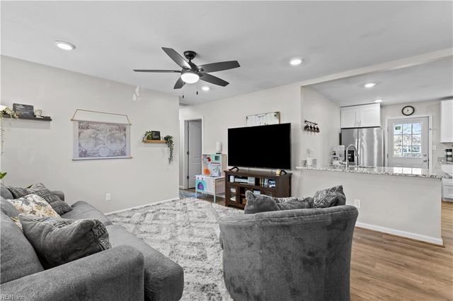 49 Madrid DR, Hampton, VA 23669