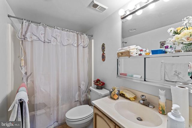 3800 POWELL LN #1002, Falls Church, VA 22041
