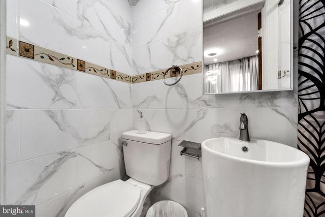 18 ELM AVE, Upper Darby, PA 19082