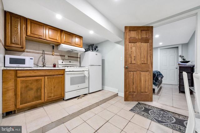 18 ELM AVE, Upper Darby, PA 19082