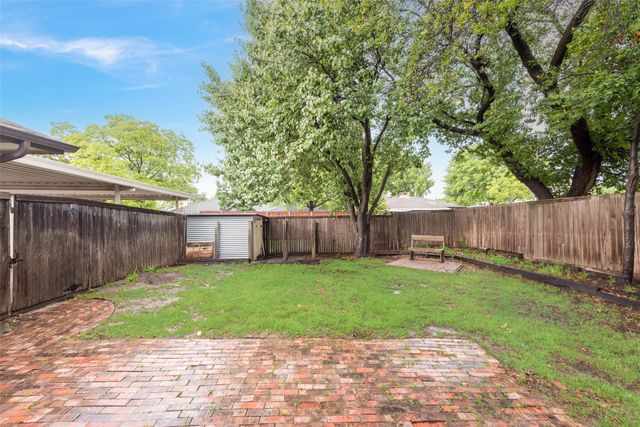 2623 Fallcreek Drive, Carrollton, TX 75006