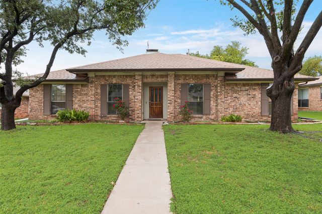 2623 Fallcreek Drive, Carrollton, TX 75006