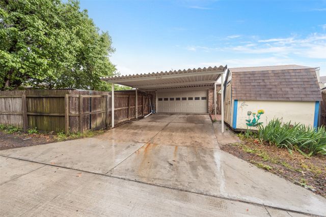 2623 Fallcreek Drive, Carrollton, TX 75006