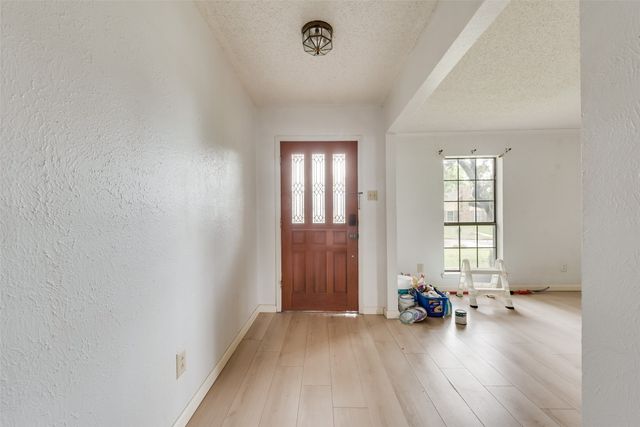 2623 Fallcreek Drive, Carrollton, TX 75006