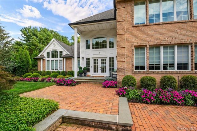 5 Landing Court, Dix Hills, NY 11746