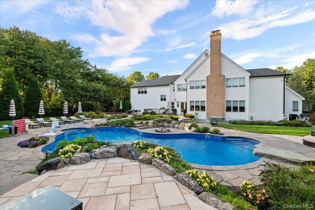 5 Landing Court, Dix Hills, NY 11746
