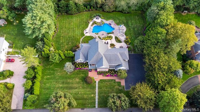 5 Landing Court, Dix Hills, NY 11746