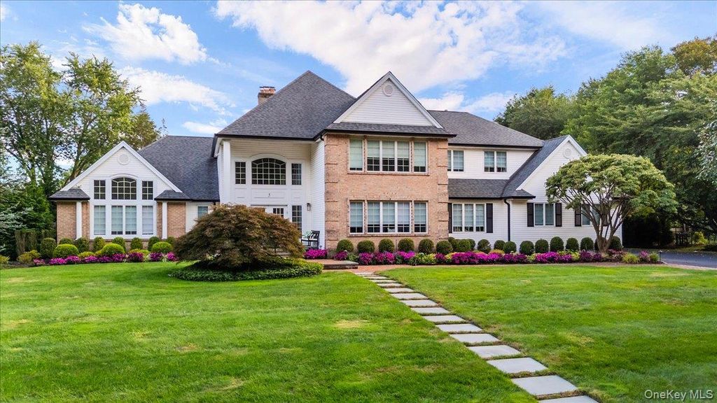 5 Landing Court, Dix Hills, NY 11746