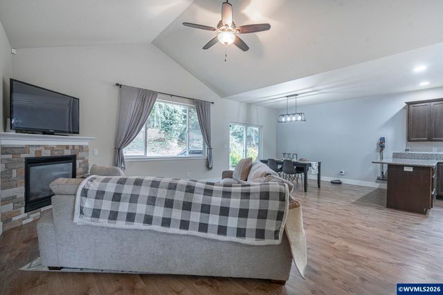 545 Cascade Dr NW, Salem, OR 97304