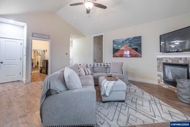 545 Cascade Dr NW, Salem, OR 97304