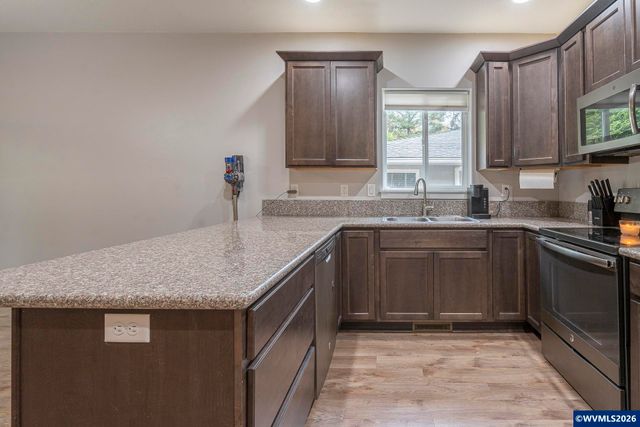 545 Cascade Dr NW, Salem, OR 97304