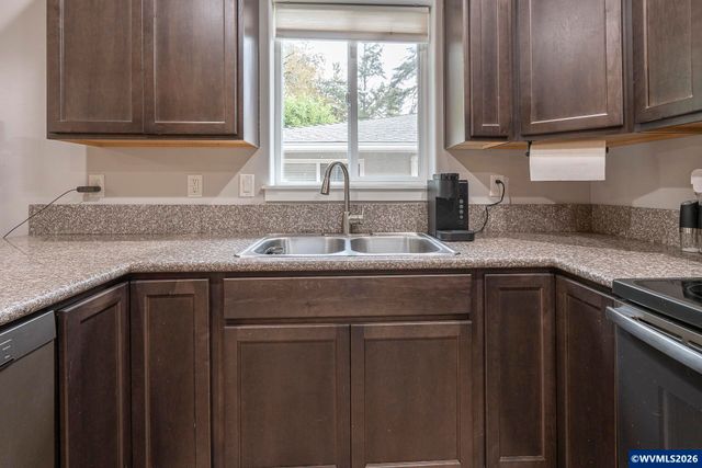 545 Cascade Dr NW, Salem, OR 97304