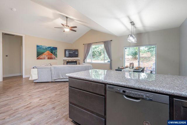 545 Cascade Dr NW, Salem, OR 97304