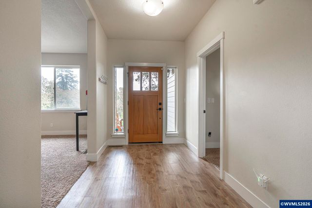 545 Cascade Dr NW, Salem, OR 97304