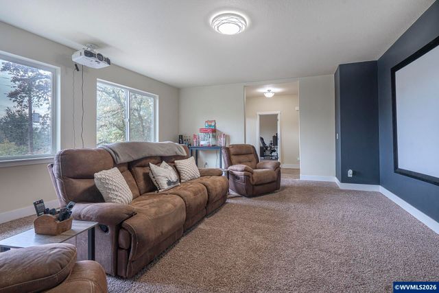 545 Cascade Dr NW, Salem, OR 97304