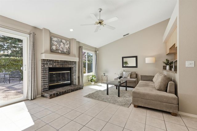 5136 Rosbury Dell Pl, Antelope, CA 95843