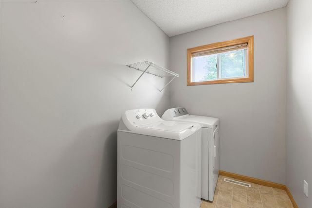 1685 Philipp Way, Shakopee, MN 55379