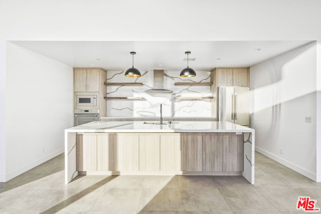 Image 11 of property listing at 250 Ducor Avenue, Landers, CA 92284