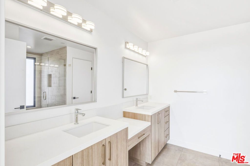 Image 28 of property listing at 250 Ducor Avenue, Landers, CA 92284